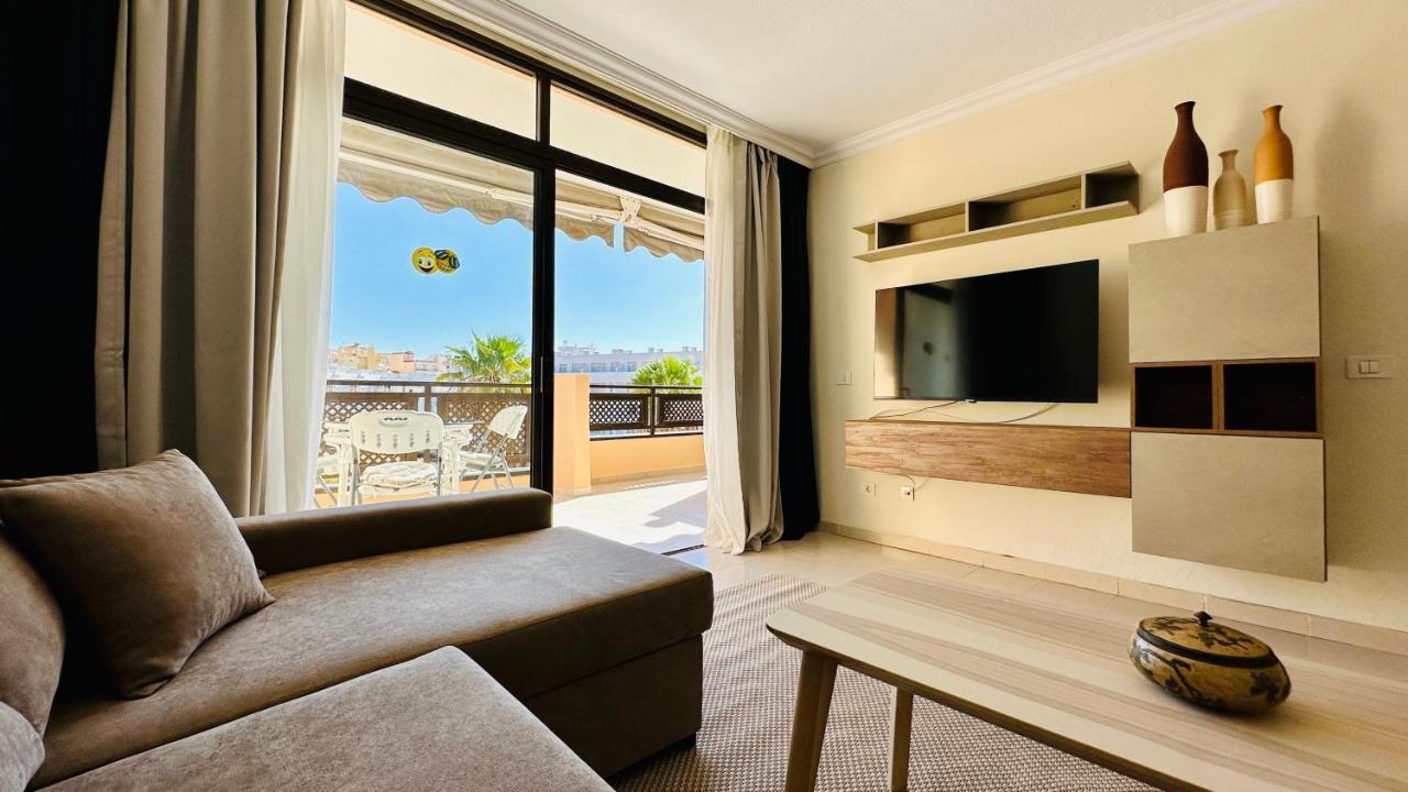 Sunset Apart, Large Terrace, Pool, Location! Apartment