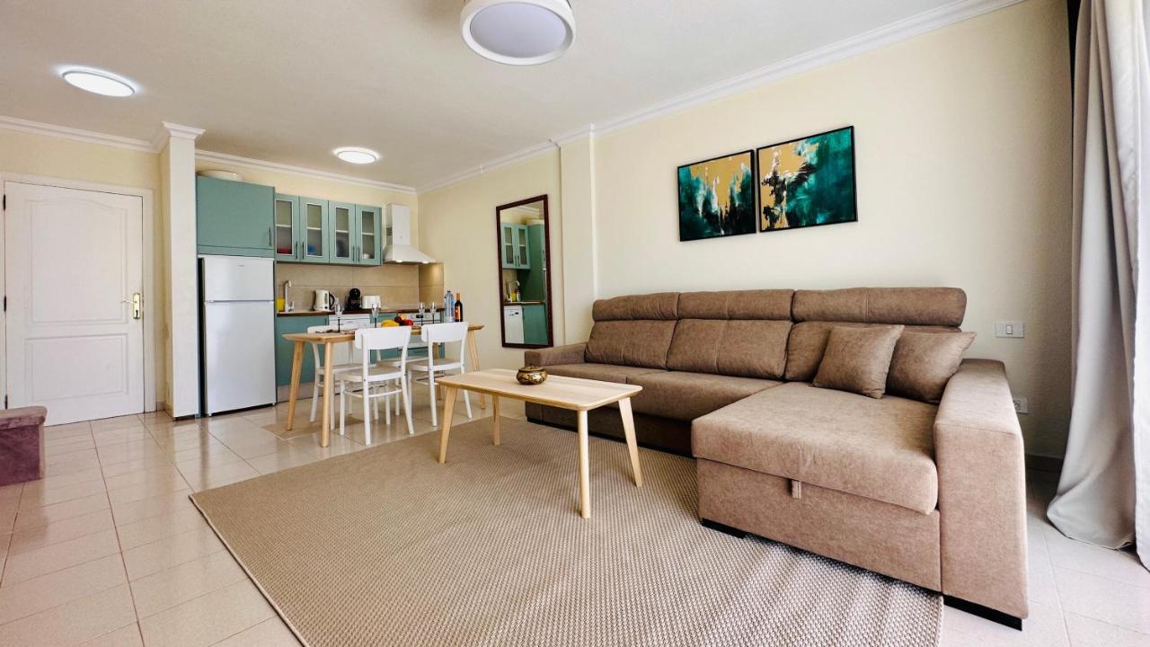 Apartment Sunset Apart, Large Terrace, Pool, Location! Puerto de Santiago (Tenerife)