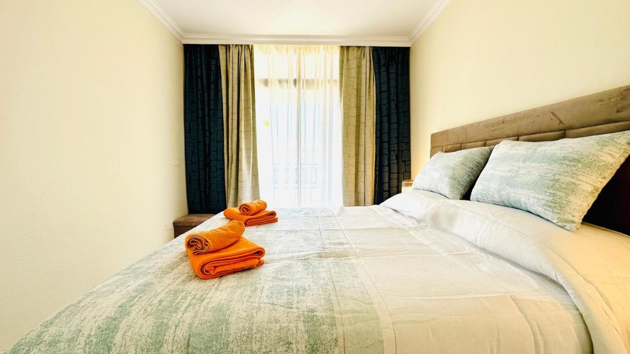 Sunset Apart, Large Terrace, Pool, Location! Apartment